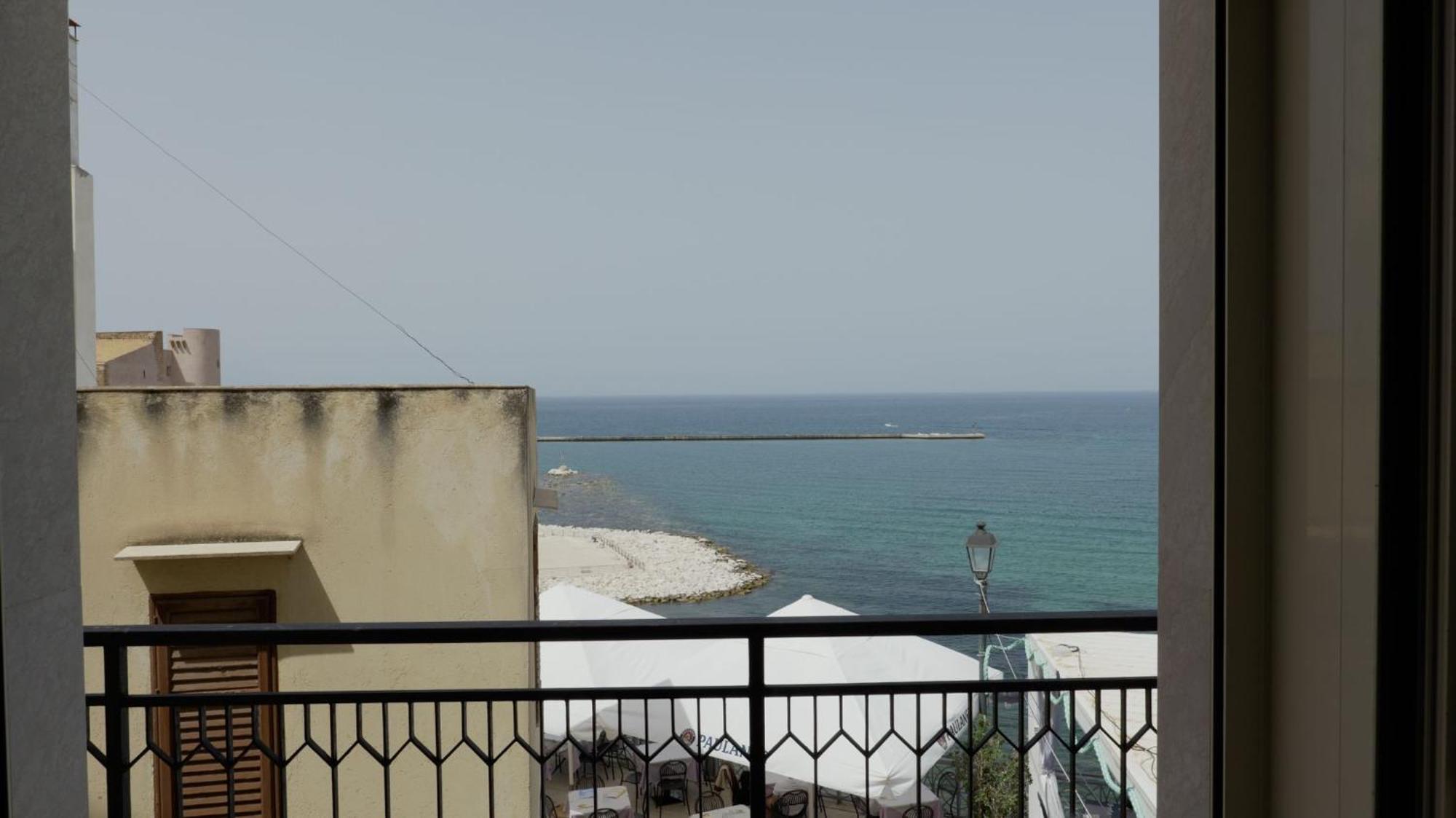 Umari Rooms Castellammare del Golfo Bagian luar foto