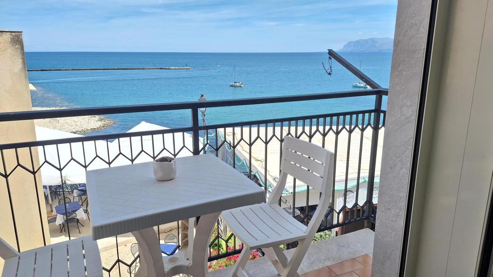 Umari Rooms Castellammare del Golfo Bagian luar foto